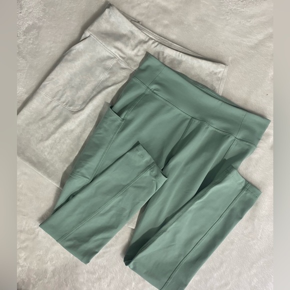 2️⃣ Pants — One Pair Columbia leggings and One Pair of joggers (brand unknown). - Picture 1 of 11
